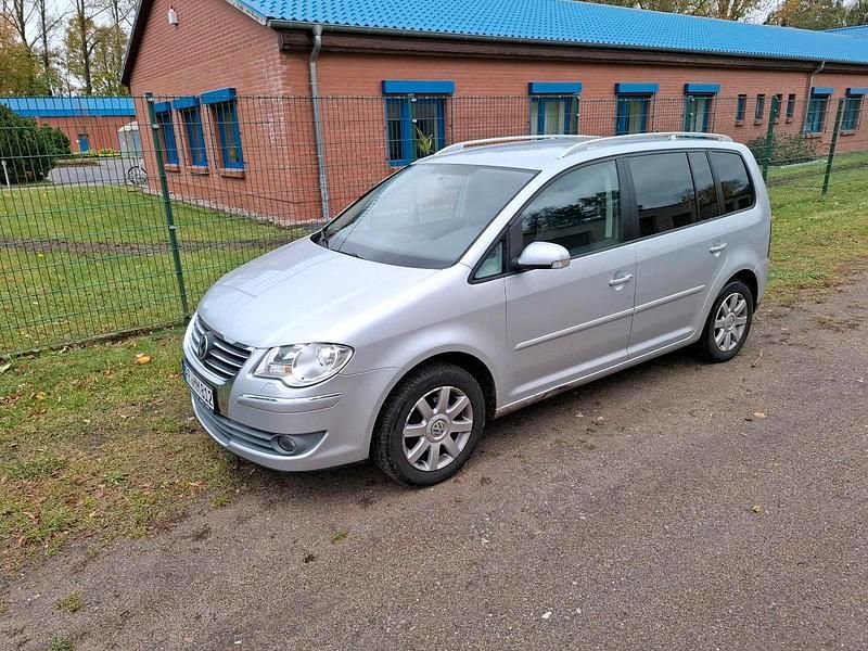 Silber Gebraucht 2007 VW Touran Highline Van / Kleinbus | 6.500 € (Etwas zu teuer) - Bild 1/4
