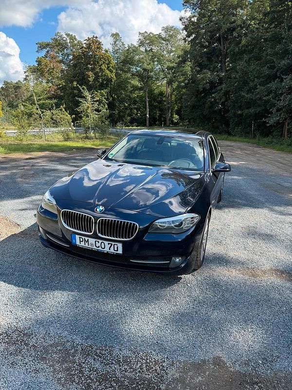 Blau Gebraucht 2012 BMW 520 Kombi | 7.990 € (Superpreis) - Bild 1/4