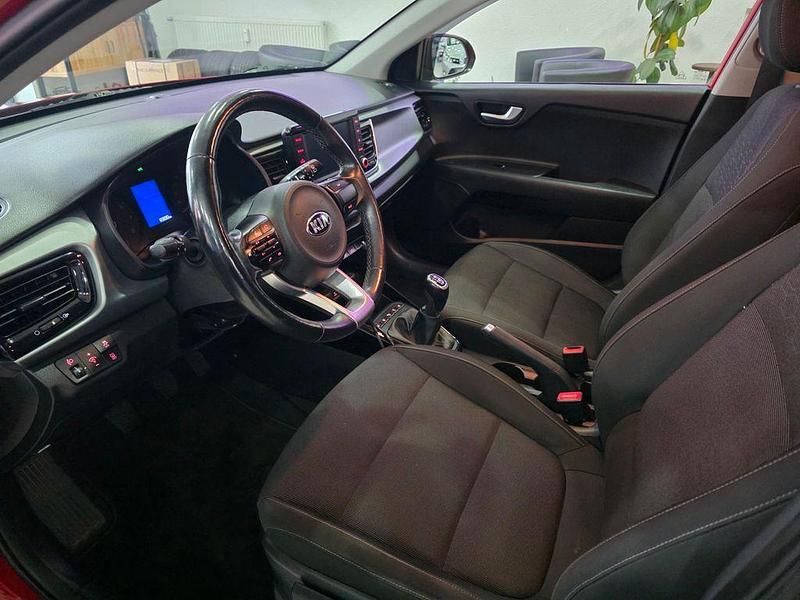 Gebraucht Kia Rio DREAM-TEAM Edition 99 PS (72 kW) 2019 Rot Limousine