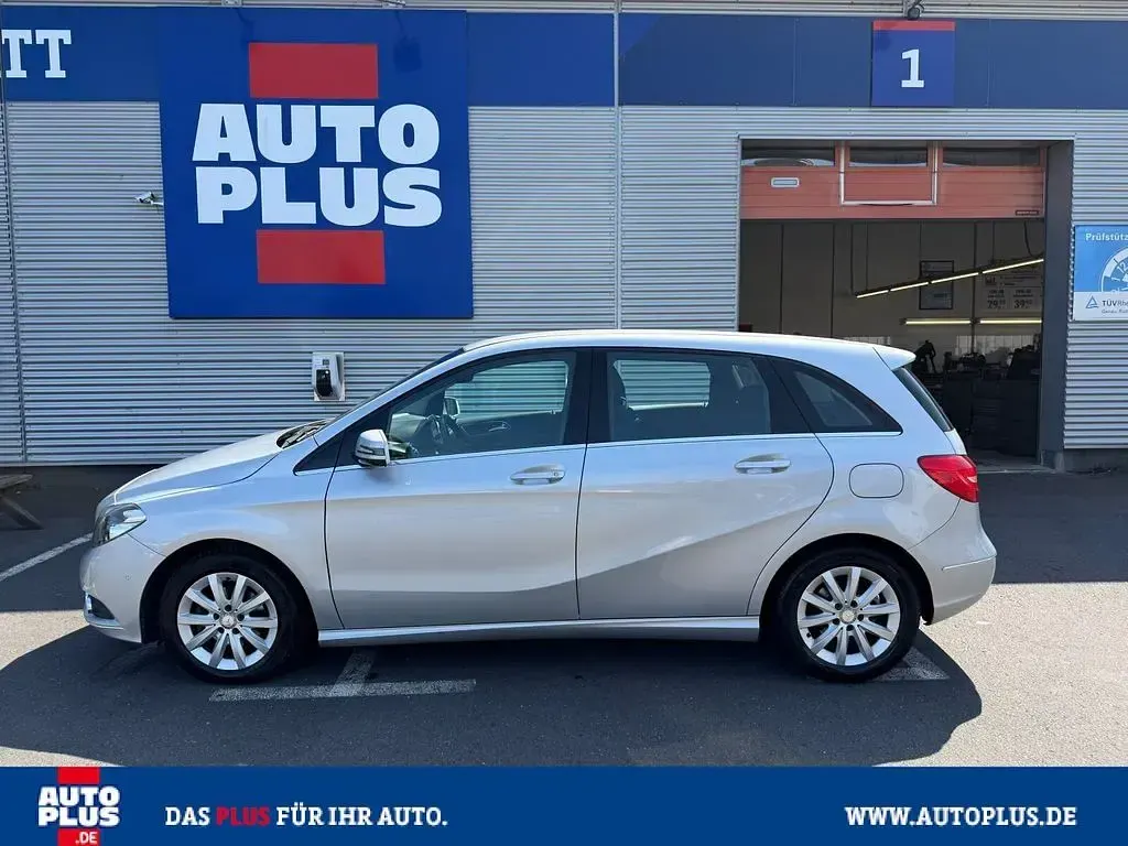 Gebraucht Mercedes B180 122 PS (89 kW) 2013 Silber Kleinwagen
