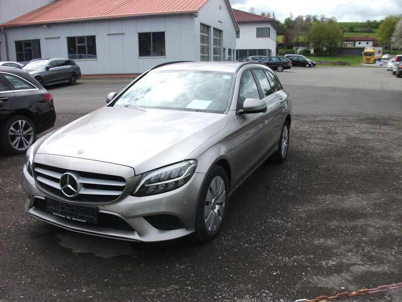 Silber Gebraucht 2018 Mercedes C200 Limousine | 21.500 € (Fairer Preis) - Bild 1/4