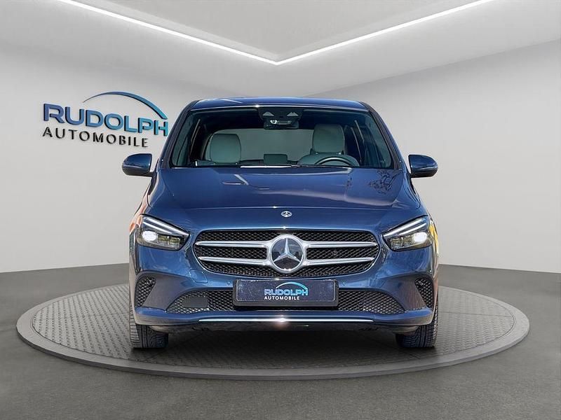 Gebraucht Mercedes E250 160 PS (117 kW) 2021 Blau Limousine