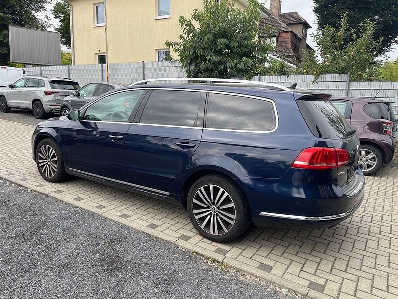 Gebraucht VW Passat Highline 140 PS (102 kW) 2013 Blau Kombi