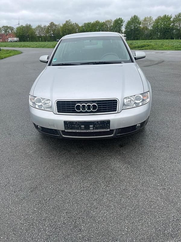 Silber Gebraucht 2002 Audi A4 Design Limousine | 1.200 € (Superpreis) - Bild 1/4