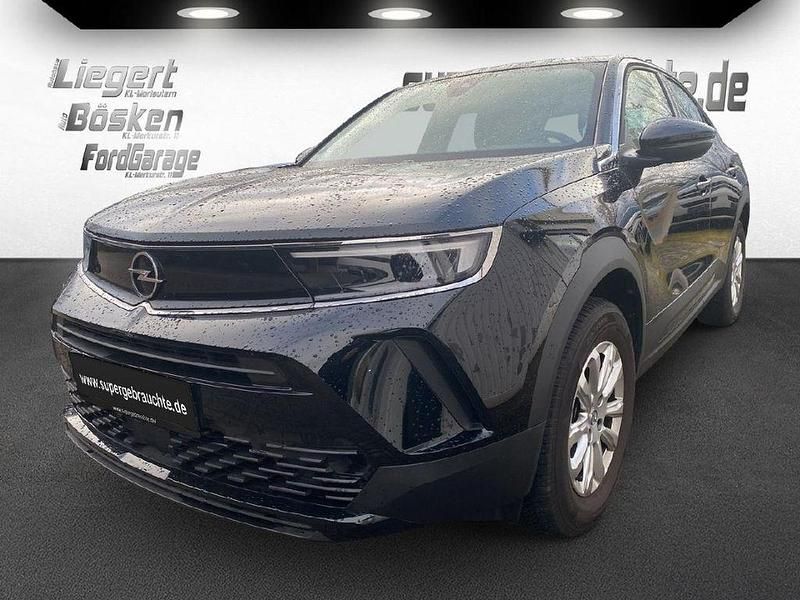 Gebraucht Opel Mokka Enjoy 101 PS (74 kW) 2024 Lackierung schwarz perla nera/ SUV