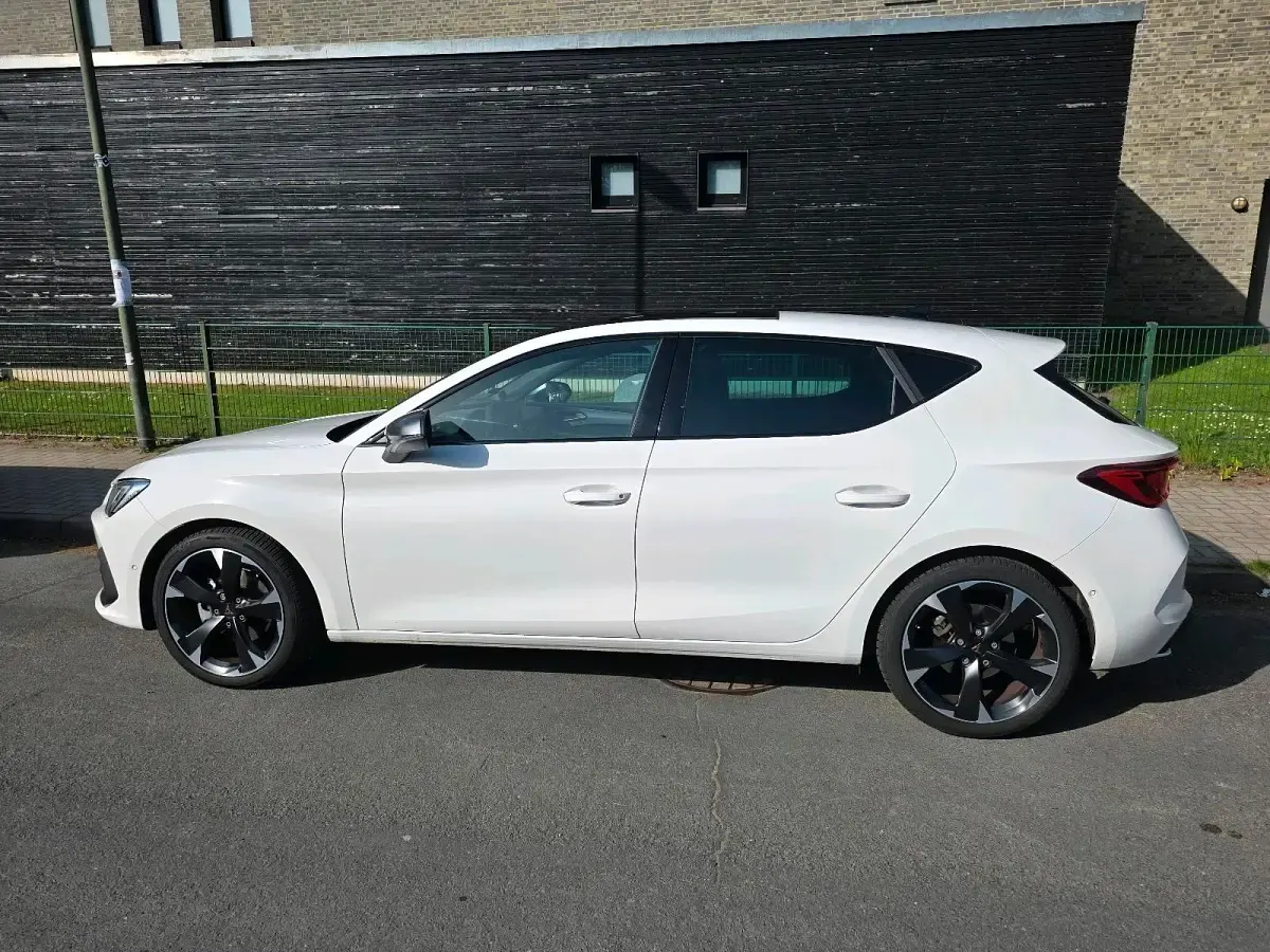 Gebraucht Cupra Leon 150 PS (110 kW) 2023 Weiß Limousine