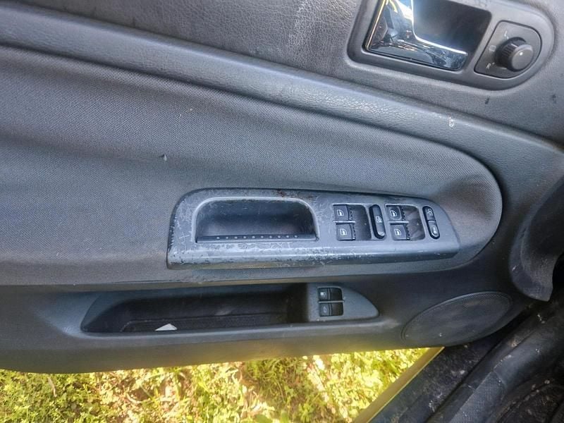 Second-hand VW Passat 130 CP (95 kW) 2005 Albastru Berlinǎ