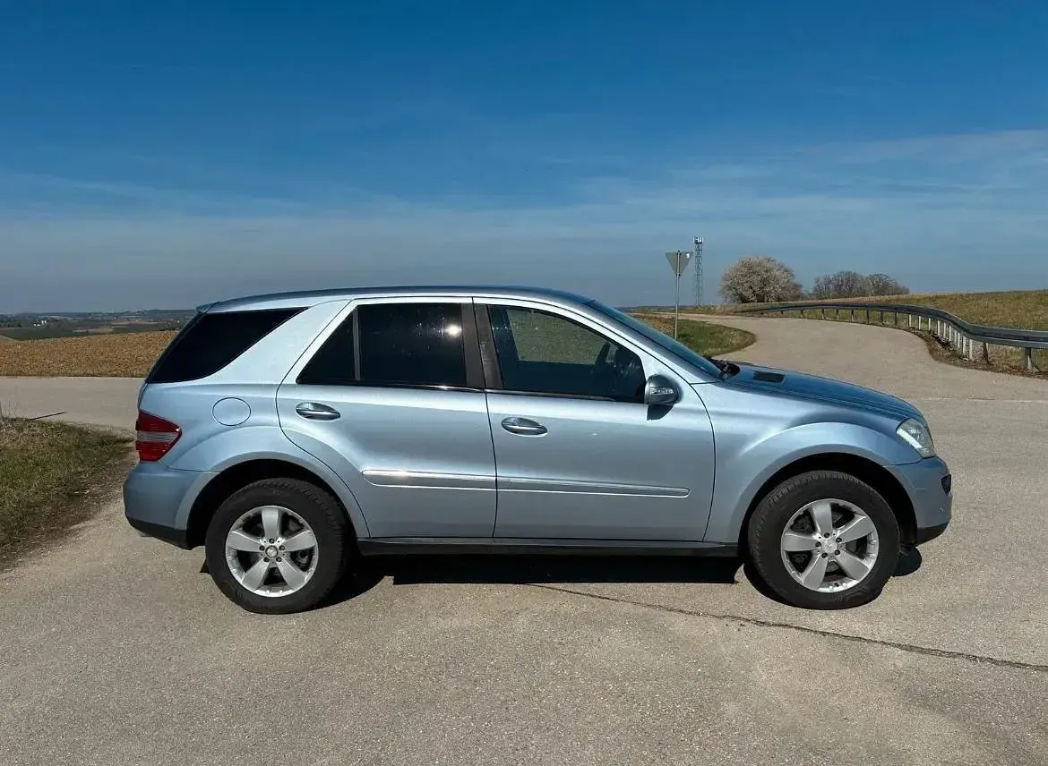 Gebraucht Mercedes ML320 224 PS (164 kW) 2008 Blau SUV