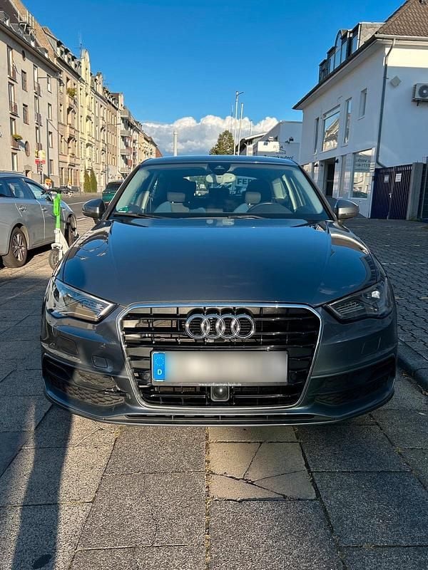 Grau Gebraucht 2014 Audi A3 Sportback S-Line Kleinwagen | 14.100 € (Guter Preis) - Bild 1/4