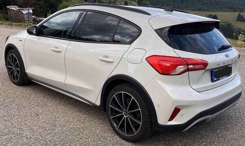 Second-hand Ford Focus Active X 155 CP (114 kW) 2020 Alb Berlinǎ