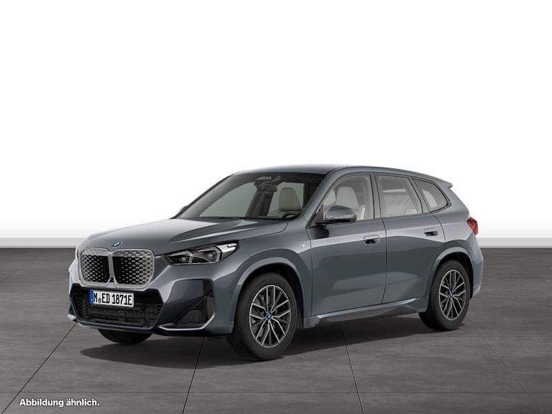 Storm bay metallic Gebraucht 2025 BMW iX1 Comfort Edition SUV | 53.104 € (Fairer Preis) - Bild 1/4