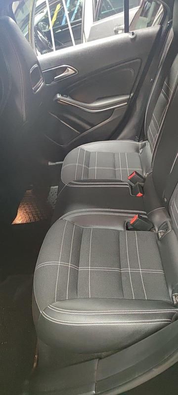 Gebraucht Mercedes A180 122 PS (89 kW) 2015 Schwarz Kleinwagen