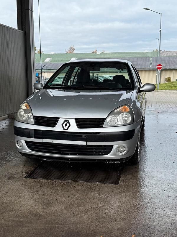 Gebraucht Renault Clio II 74 PS (54 kW) 2005 Silber Kleinwagen