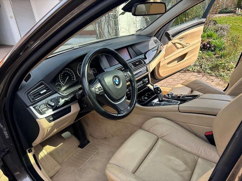 Gebraucht BMW 520 184 PS (135 kW) 2012 Braun Limousine