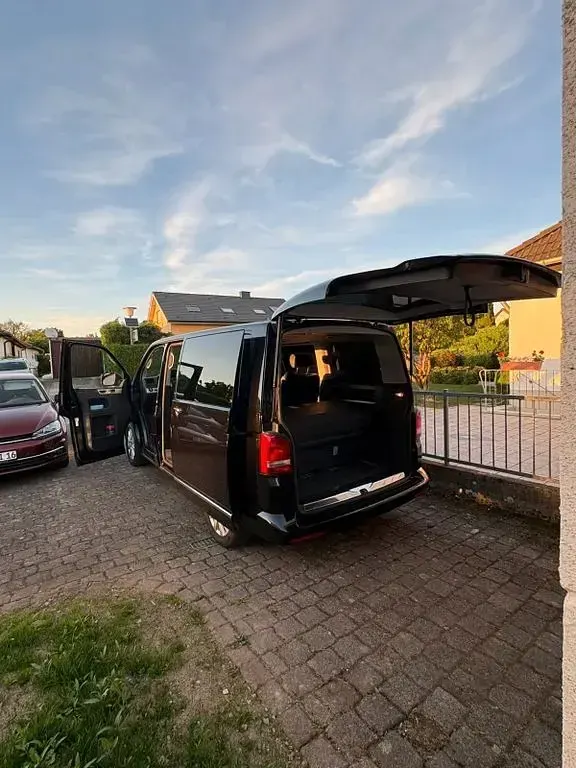 Gebraucht VW Multivan 179 PS (131 kW) 2012 Schwarz Van / Kleinbus