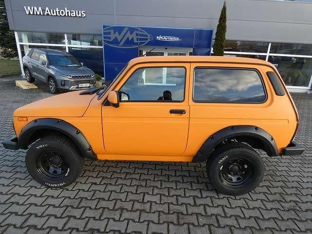 Gebraucht Lada niva 83 PS (61 kW) 2022 Raptor orange SUV
