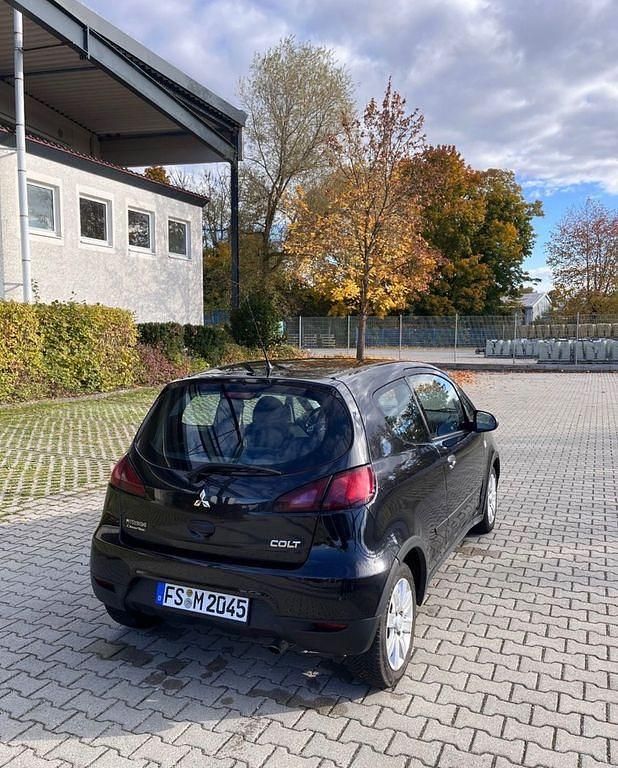 Gebraucht Mitsubishi Colt Edition 95 PS (69 kW) 2010 Schwarz Limousine