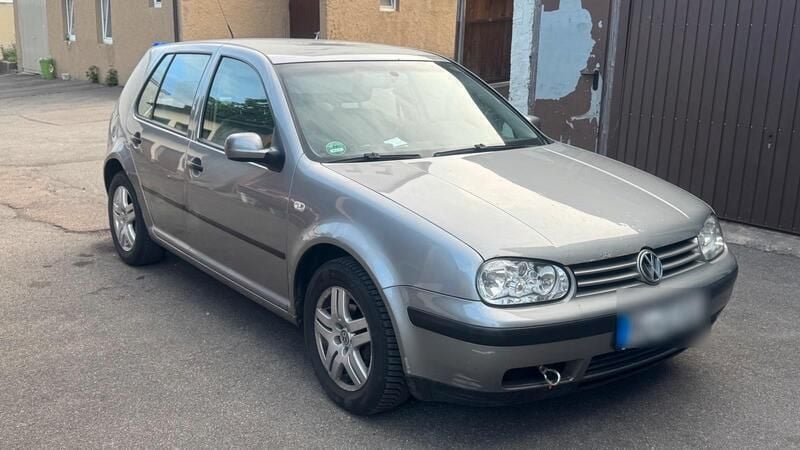 Silber Gebraucht 2002 VW Golf IV Kleinwagen | 500 € (Superpreis) - Bild 1/4