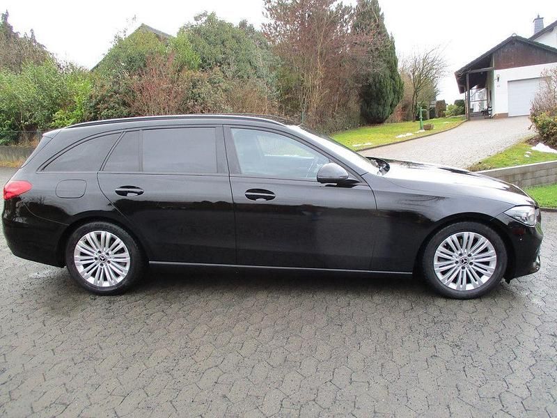 Gebraucht Mercedes C200 163 PS (119 kW) 2023 Schwarz Limousine