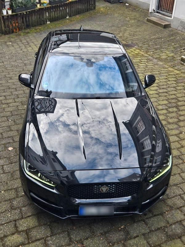 Gebraucht Jaguar XE Portfolio 179 PS (131 kW) 2017 Schwarz Limousine