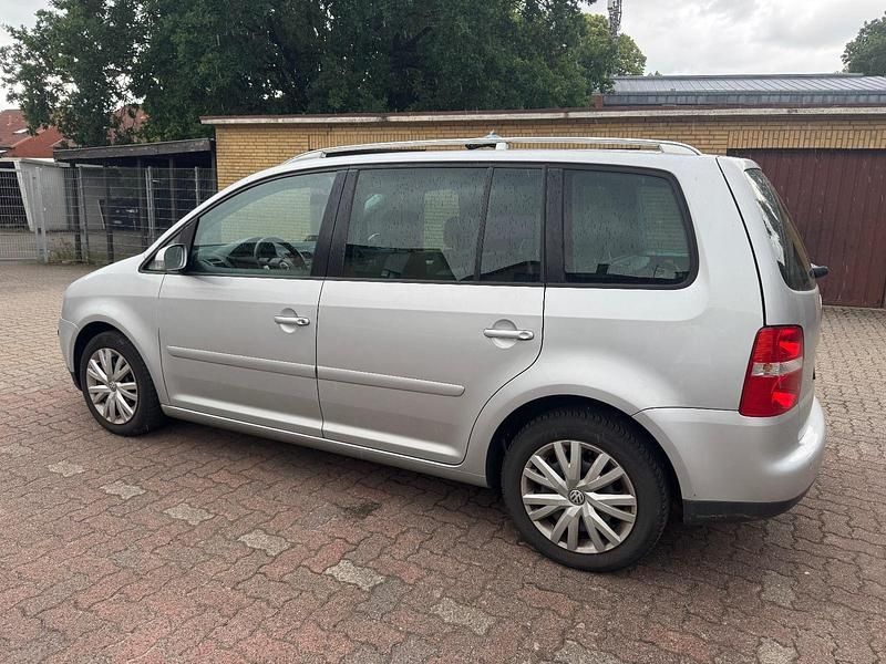 Silber Gebraucht 2004 VW Touran Van / Kleinbus | 4.500 € - Bild 1/4