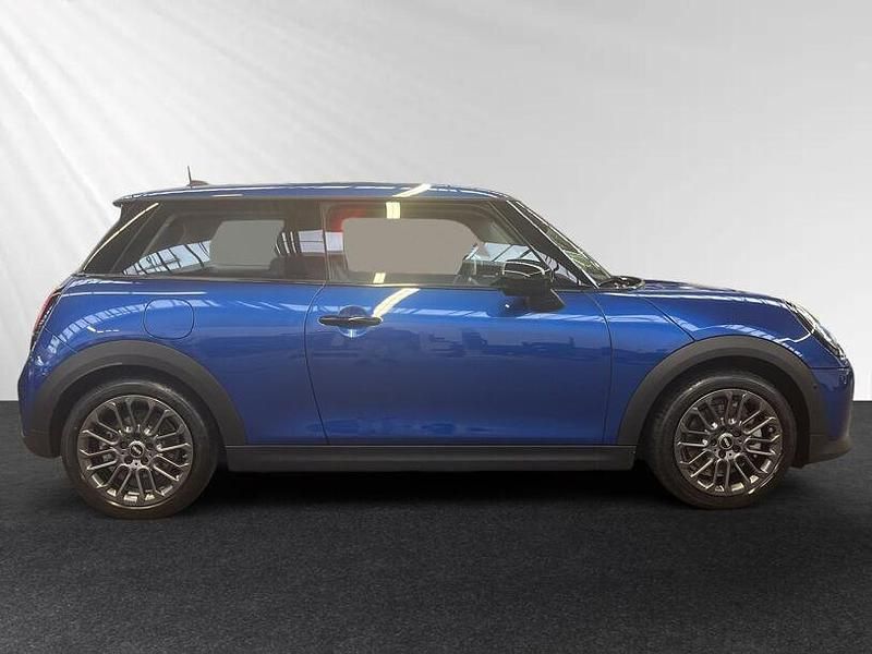 Gebraucht Mini Cooper 156 PS (114 kW) 2025 Blazing blue metallic Kleinwagen