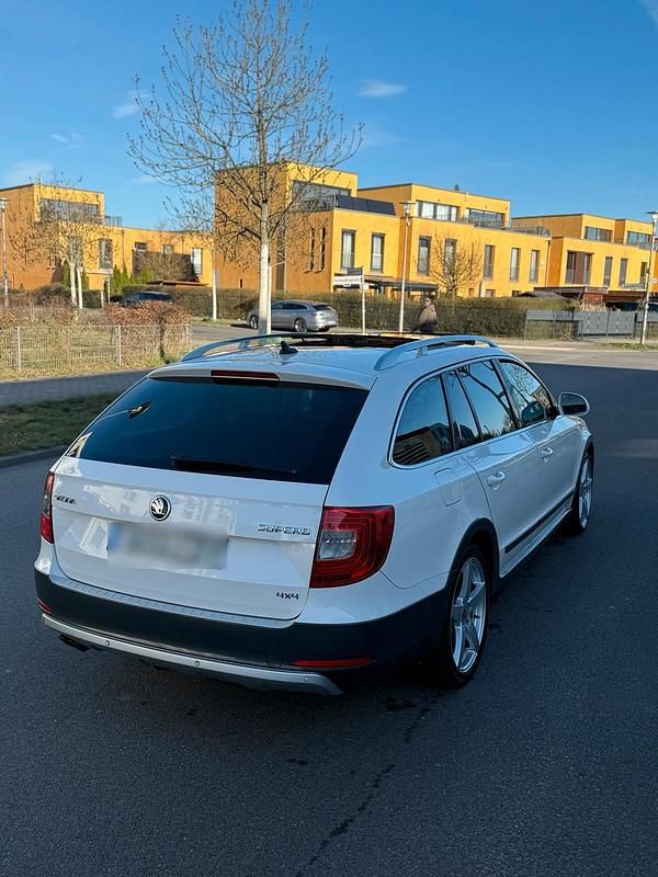 Gebraucht Skoda Superb 170 PS (125 kW) 2014 Weiß Kombi