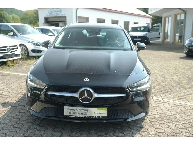 Gebraucht Mercedes CLA200 Shooting Brake 150 PS (110 kW) 2023 Schwarz Kombi