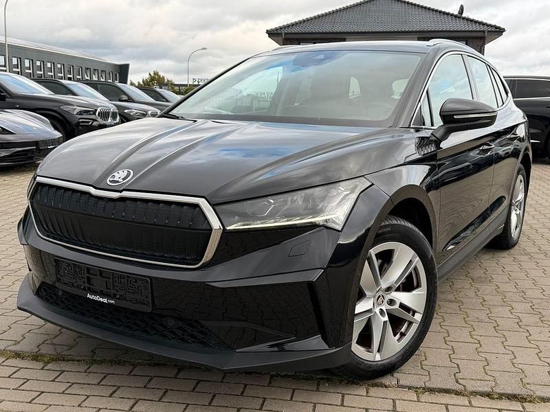 Schwarz Gebraucht 2022 Skoda Enyaq iV Loft SUV | 25.347 € (Superpreis) - Bild 1/4