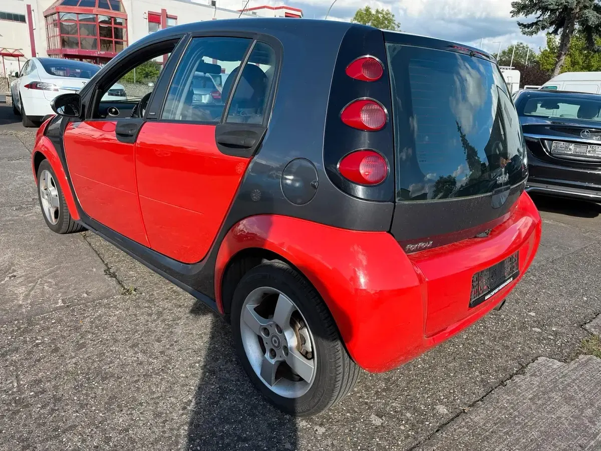 Begagnad Smart ForFour 68 HK (50 kW) 2004 Röd Halvkombi