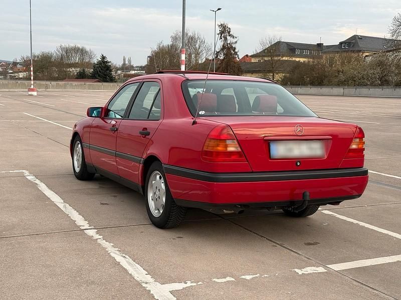 Gebraucht Mercedes C180 122 PS (89 kW) 1994 Rot Limousine