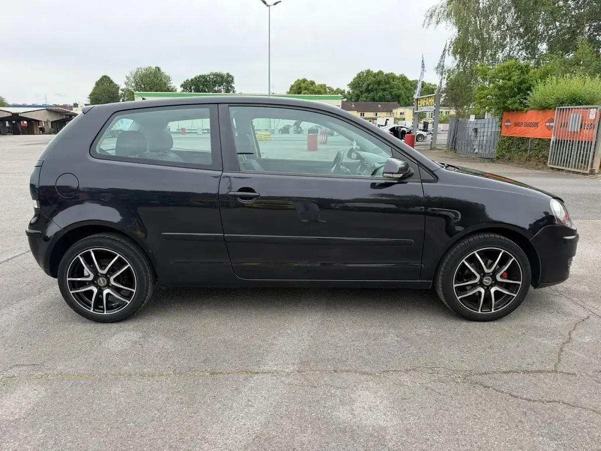 Gebraucht VW Polo Basis 64 PS (47 kW) 2005 Schwarz Kleinwagen