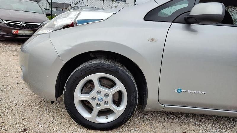 Gebraucht Nissan Leaf Acenta 80 kW (109 PS) 2015 Silber Kleinwagen
