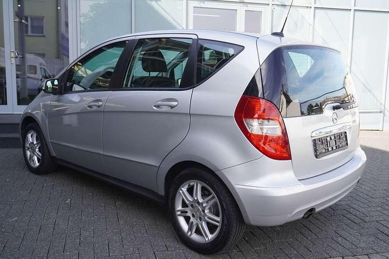 Gebraucht Mercedes A180 Classic 116 PS (85 kW) 2009 Polarsilber Kleinwagen