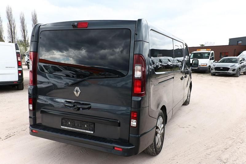 Gebraucht Renault Trafic 145 PS (106 kW) 2018 Metallic Van / Kleinbus
