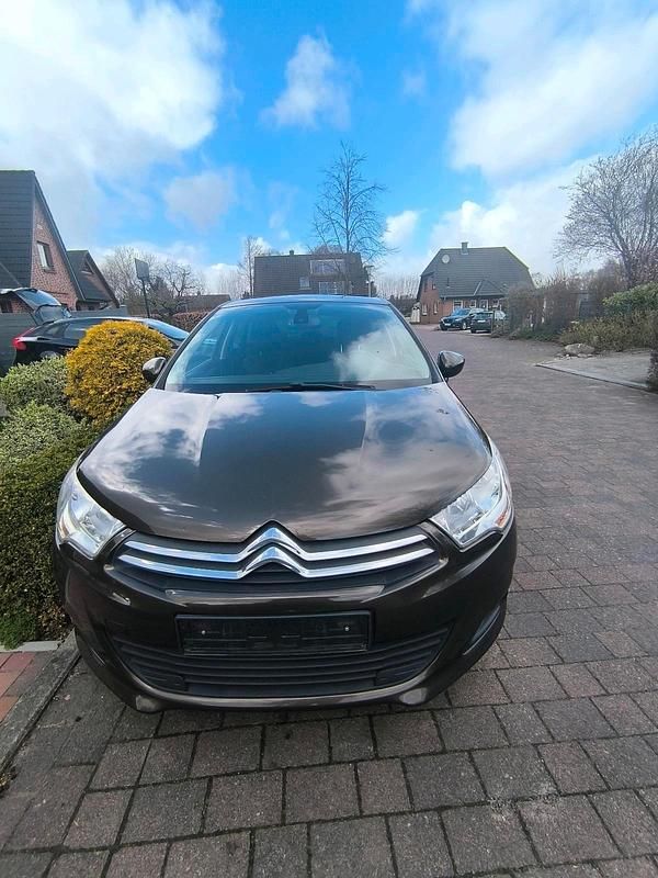 Gebraucht Citroën C4 Tendance 120 PS (88 kW) 2011 Braun Limousine