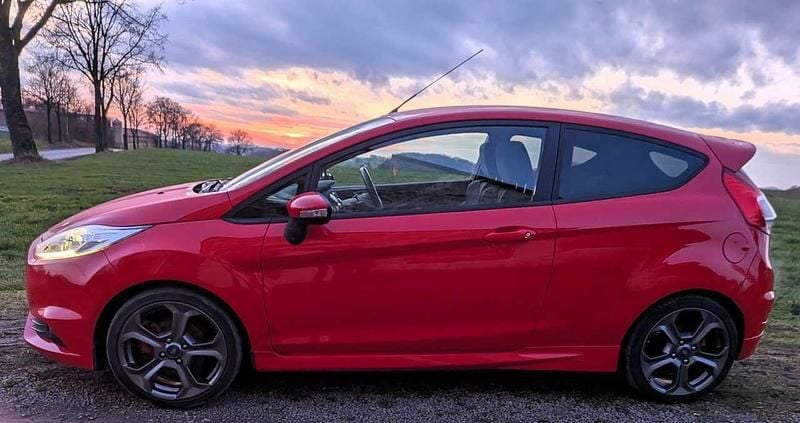Używany Ford Fiesta ST 182 KM (133 kW) 2016 Czerwony Hatchback