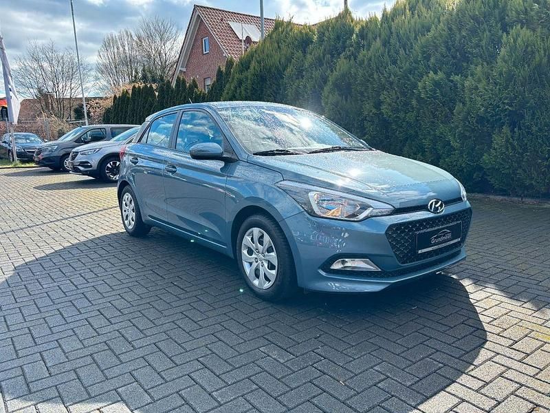 Gebraucht Hyundai i20 GO! 75 PS (55 kW) 2017 Blau Limousine