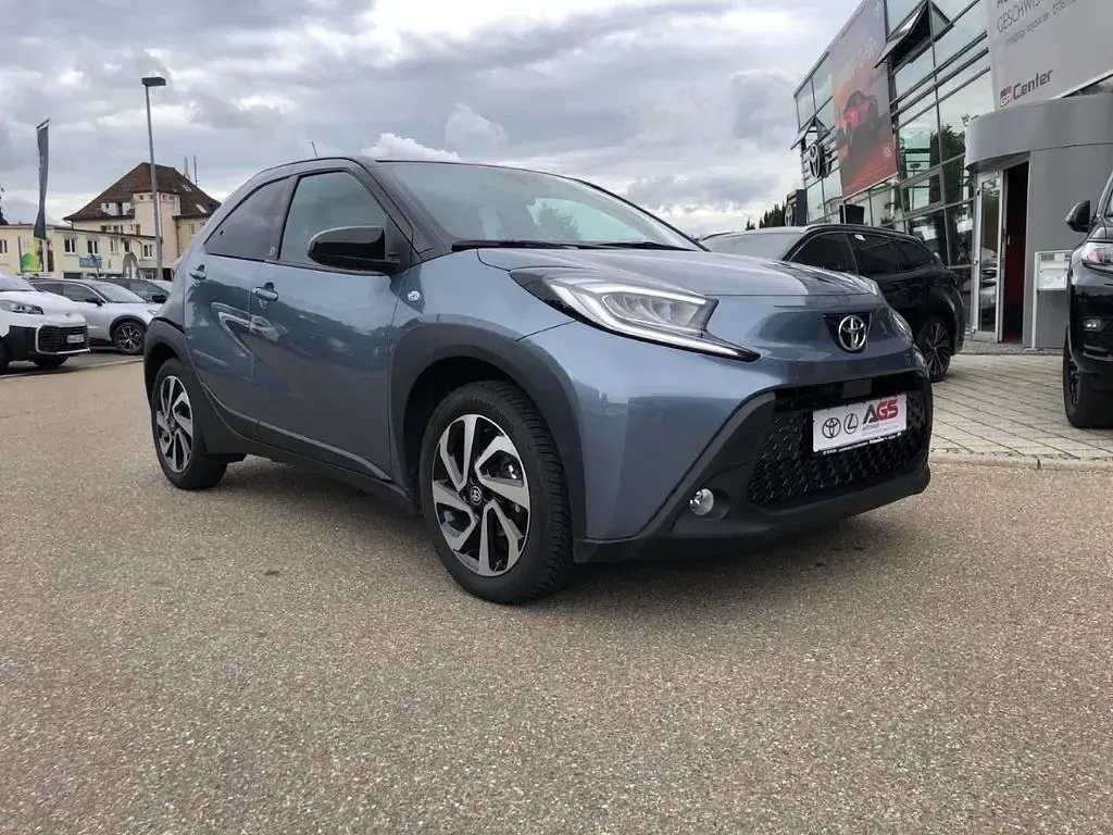 Gebraucht Toyota Aygo X Team 72 PS (52 kW) 2024 Grau SUV