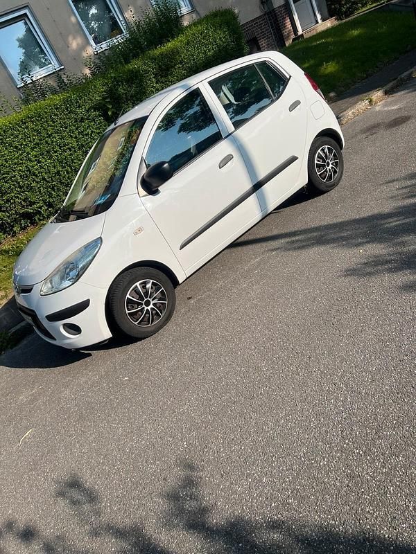 Gebraucht Hyundai i10 67 PS (49 kW) 2011 Weiß Kleinwagen