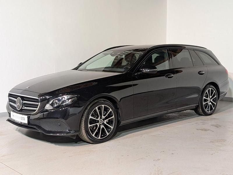 Schwarz Gebraucht 2019 Mercedes E220 Night Limousine | 28.975 € (Superpreis) - Bild 1/4