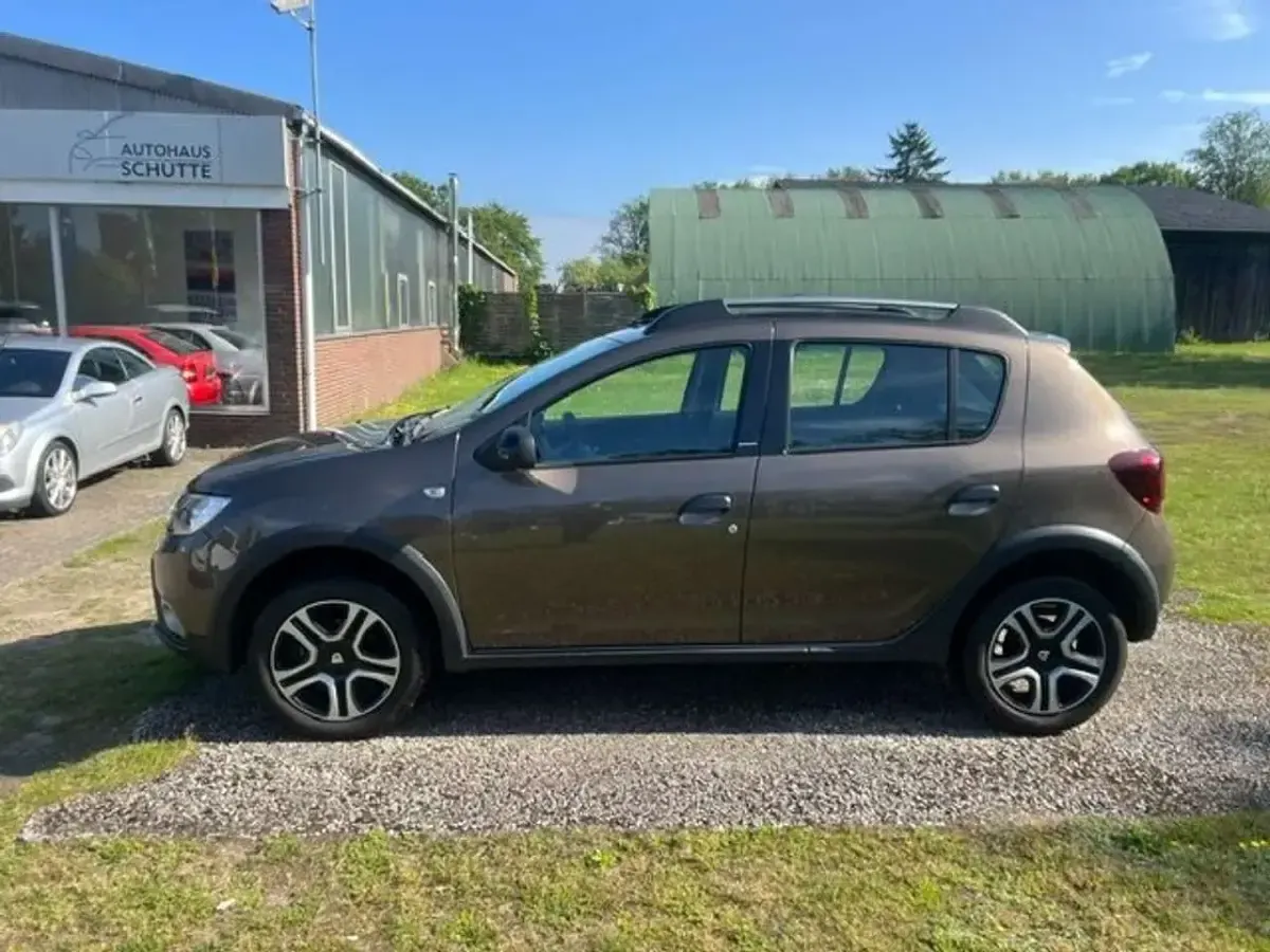 Gebraucht Dacia Sandero Celebration 90 PS (66 kW) 2018 Nerzbraun Kleinwagen