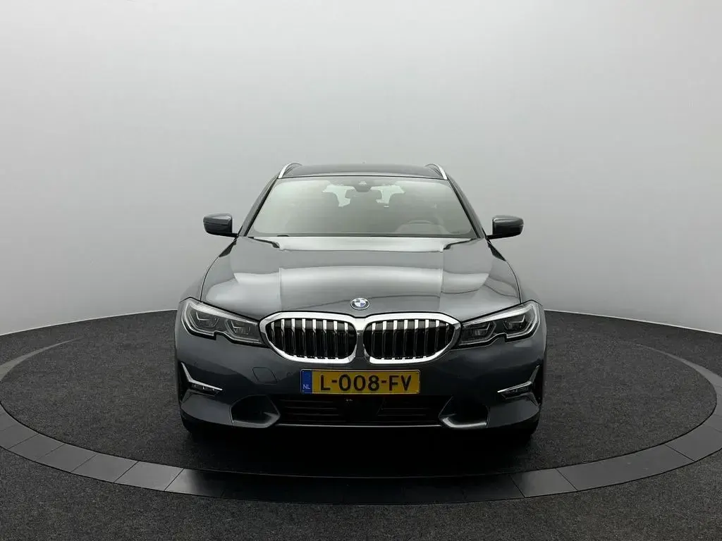 Gebraucht BMW 330e Luxury Line 292 PS (214 kW) 2021 Grau Kombi