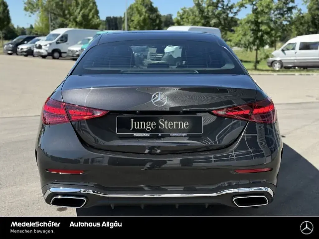 Gebraucht Mercedes 300 AMG 265 PS (194 kW) 2024 Lack graphitgrau (metallic) Limousine