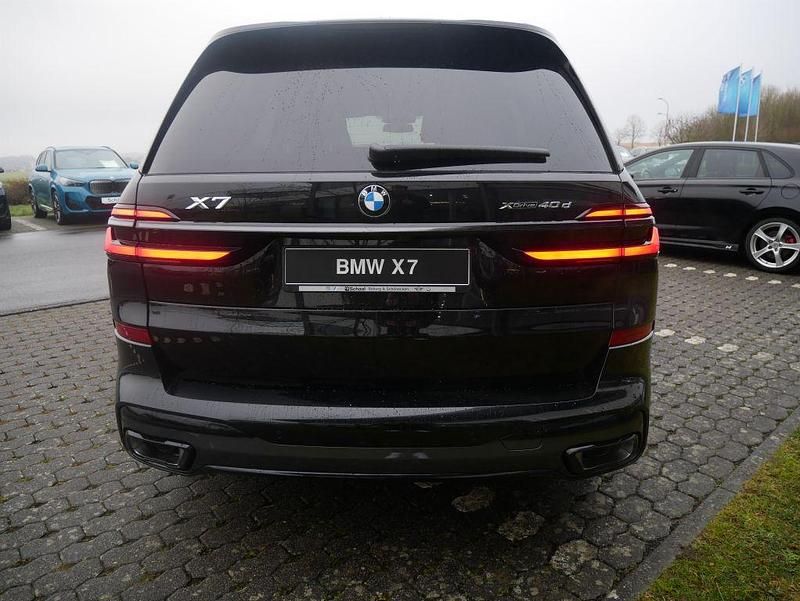 Neu BMW X7 M Sport 352 PS (258 kW) 2026 Schwarz SUV