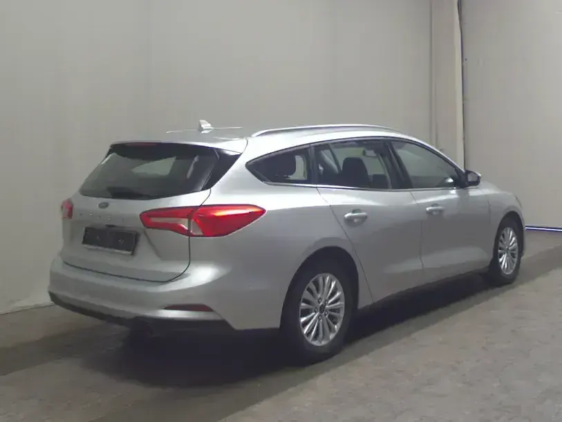 Używany Ford Focus Titanium 125 KM (91 kW) 2021 Srebrny Kombi