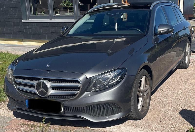 Grau Gebraucht 2018 Mercedes E350 Kombi | 22.500 € (Guter Preis) - Bild 1/4