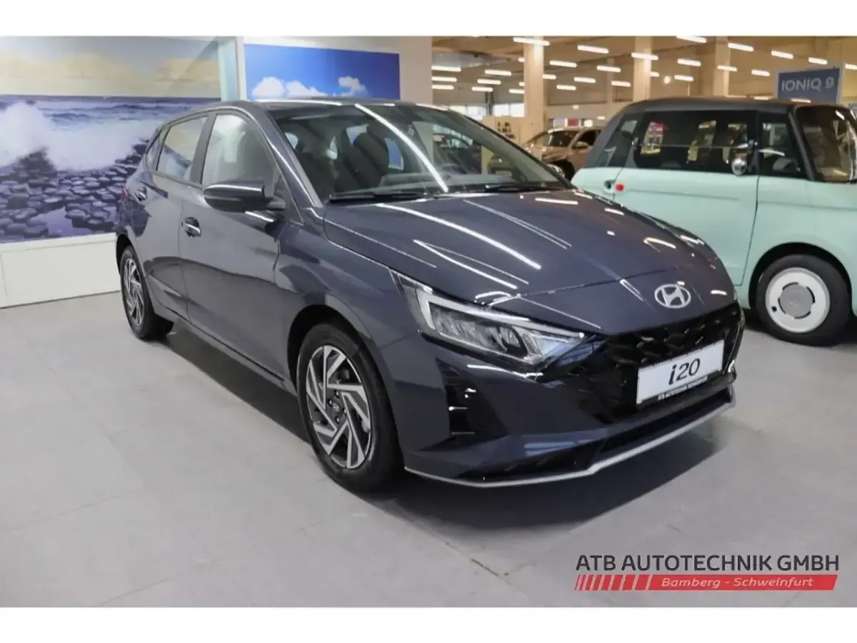Neu Hyundai i20 Trend 90 PS (66 kW) 2026 Mineraleffekt (grau Limousine