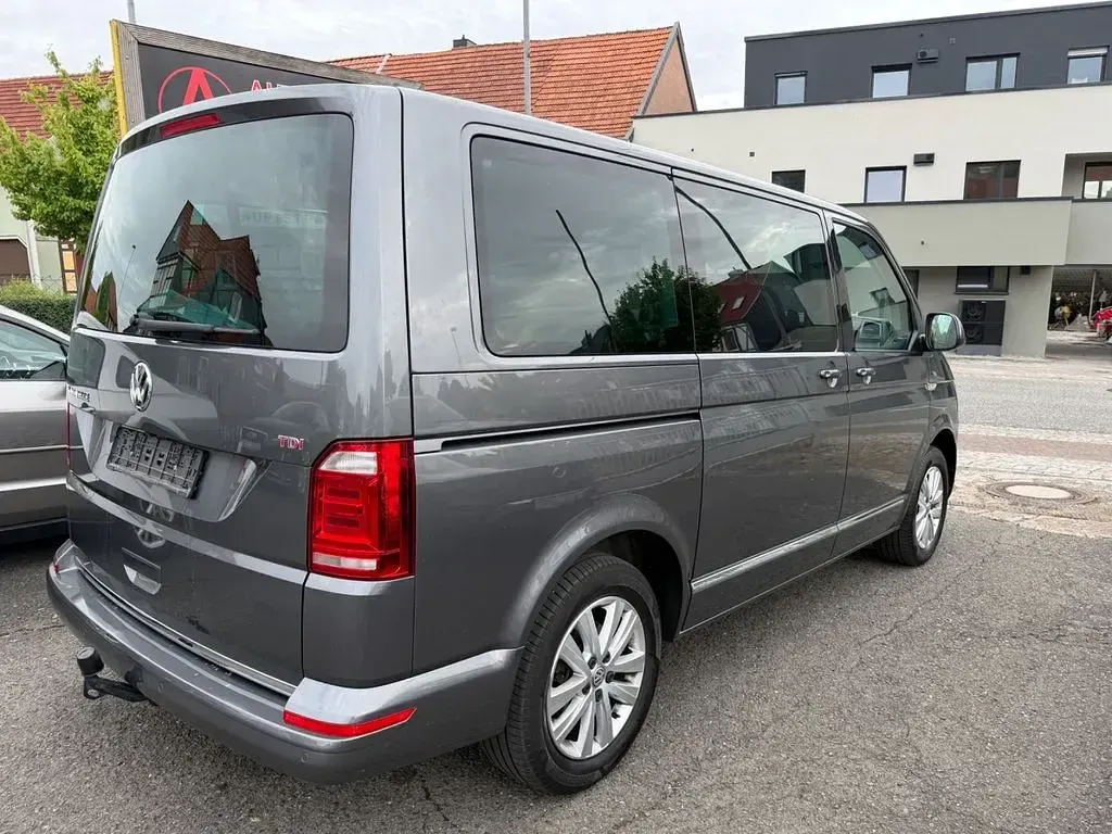 Gebraucht VW Caravelle 204 PS (150 kW) 2017 Grau Van