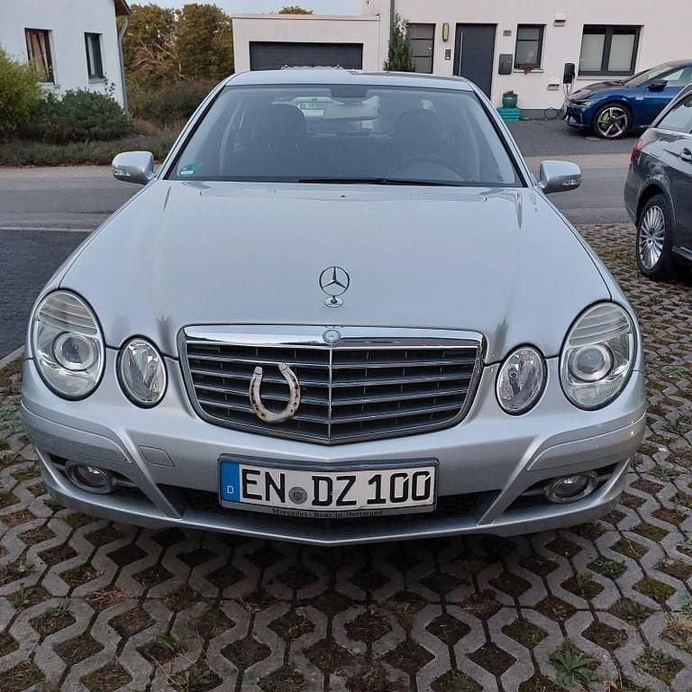 Silber Gebraucht 2007 Mercedes E220 Elegance Limousine | 11.200 € - Bild 1/4